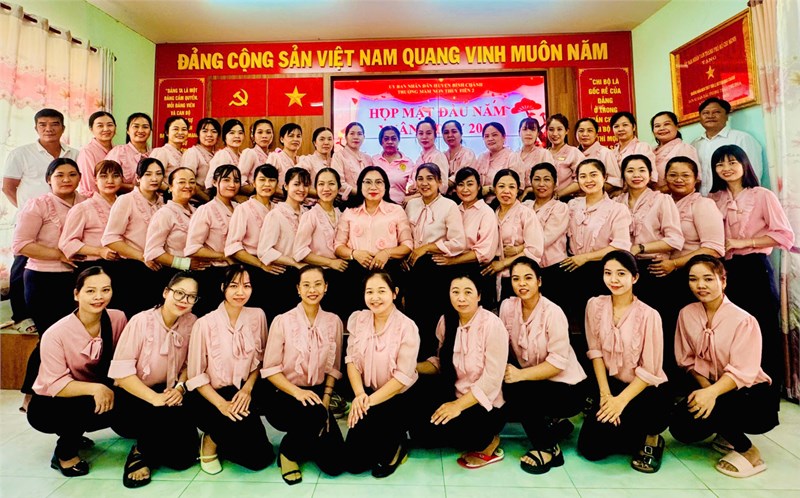 Trường MN Thủy Tiên 2 tổ chức họp mặt đầu năm Xuân Ất Tỵ năm 2025
