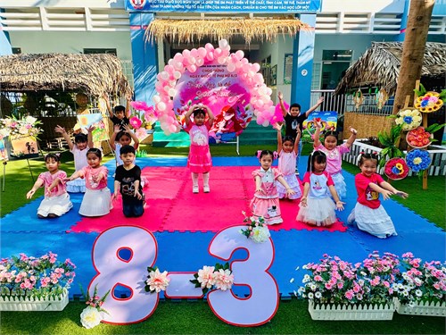 Tiết mục văn nghệ: Nhảy sôi động Butterfly của các bé lớp Lá 3+ Lá 4