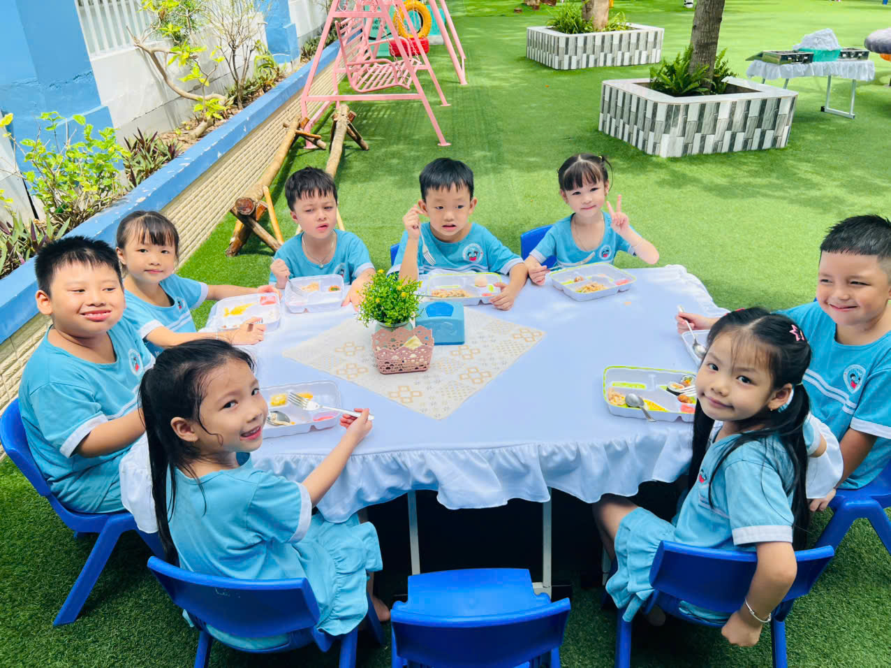 Liên hoan cuối năm của các bé Trường Mầm non Thủy Tiên 2
