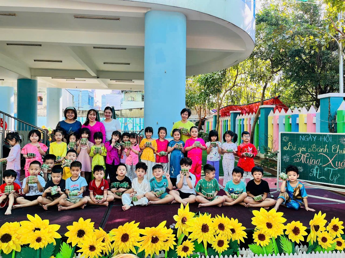 Trường Mầm non Trạng Nguyên tổ chức “Ngày hội bé gói bánh chưng” chào xuân Ất Tỵ