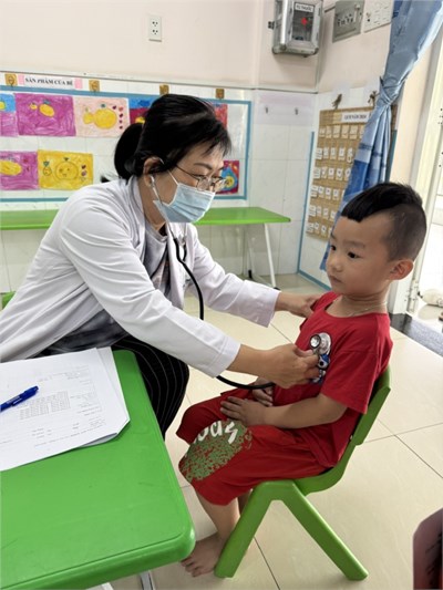 Trường Mầm non Trạng Nguyên tổ chức khám sức khoẻ cho trẻ trong năm học 2024-2025.