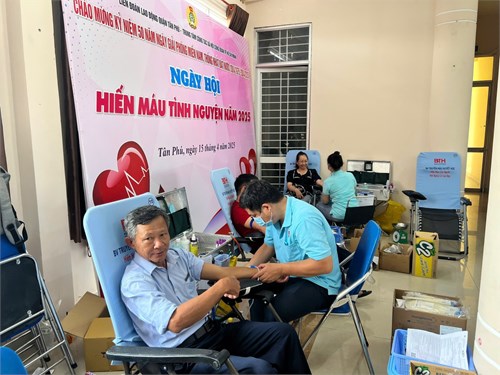 Công đoàn Trường Mầm non Trạng Nguyên tham gia Ngày hội “Hiến máu tình nguyện năm 2025”.