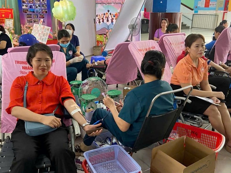 Công đoàn Trường Mầm non Trạng Nguyên tham gia Ngày hội “Hiến máu nhân đạo”.