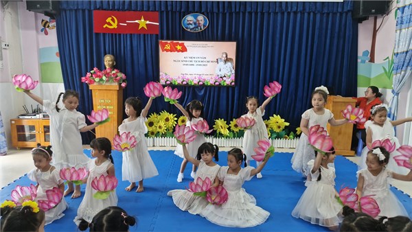 Trường Mầm non Trạng Nguyên tổ chức các hoạt động Kỷ niệm 135 năm Ngày sinh của Chủ tịch Hồ Chí Minh. (19/5/1890-19/5/2025)