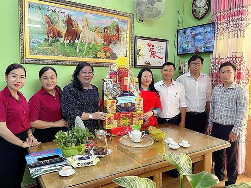 Trường Mầm Non Trường Thạnh đã vinh dự được đón tiếp đoàn lãnh đạo Đảng ủy - UBND phường Trường Thạnh đến thăm, chúc Tết trường
