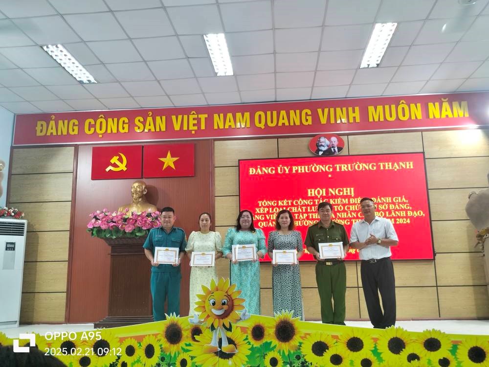 Hội nghị về Công bố quyết định, chuẩn y các cấp ủy, Chi bộ trực thuộc, nhiệm kỳ 2025-2027