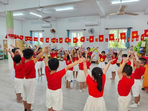 Các hoạt động trường Mầm non Tuổi Thơ 7 chào mừng kỷ niệm 50 năm ngày Giải phóng miền Nam, thống nhất Đất Nước.