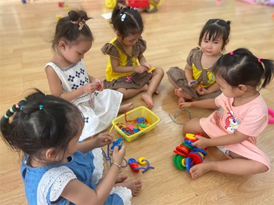 Hoạt động vui chơi trong lớp ( nhóm lớp 25 - 36 tháng )