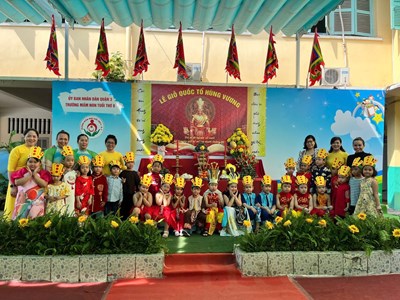 Các bé lớp Lá tham gia Lễ hội Giỗ tổ Hùng Vương 10/3