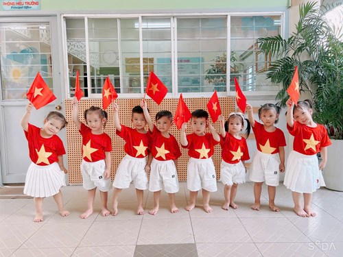 Video clip trường mầm non tuổi thơ tổ chức trò chơi vận động liên hoàn cho trẻ nhà trẻ chào mừng 50 năm giải phóng miền nam, thống nhất đất nước