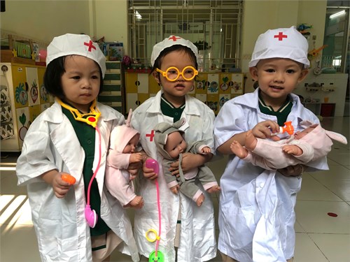 Bé làm bác sĩ (Nhà trẻ 2)