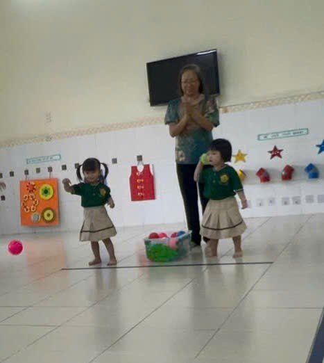 ĐƯỢC NÉM BÓNG VUI THẬT LÀ VUI! (19 – 24 tháng)