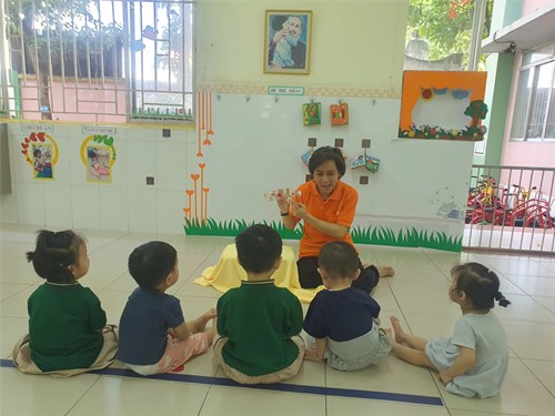 HOẠT ĐỘNG VẶN NẮP CHAI (19-24 Tháng)