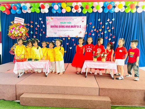 🌺CHÀO MỪNG NGÀY QUỐC TẾ PHỤ NỰ 8/3🌺
🌺Sáng ngày 7/3, Trường Mầm Non Vàng Anh đã diễn ra ngày hội  Những Bông Hoa Ngày 8-3 
🌺Toàn thể giáo viên nhà trường và các bé cùng nhau chào đón Ngày Quốc Tế Phụ Nữ 8/3 với các tiết mục văn nghệ vô cùng sôi nỗi cùng phần thi cắm hoa tặng cô của các bé lớp Lá.
🌺Nhân dịp đặc biệt này, xin gửi lời chúc tốt đẹp nhất đến một nữa của thế giới lời chúc ngọt ngào nhất❤️