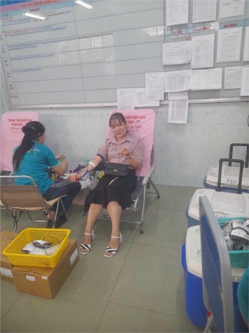 Ngày 24/01/2025 cô Hoàng Thị Loan và cô Đồng Thị Tố Như tham gia hiến máu nhân đạo tại Trường THCS Quang Trung do Hội CTĐ quận phát động.