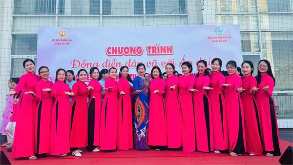 Công đoàn Trường MN Vàng Anh tham gia  Đồng diễn dân vũ với áo dài 