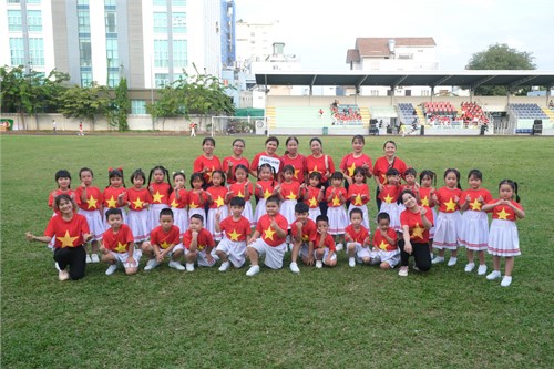 Hòa chung không khí hân hoan của những ngày tháng 4 lịch sử, các bé Trường Mầm non Vàng Anh tham gia đồng diễn trong hoạt động của Giáo dục Mầm non quận Gò Vấp hướng tới kỷ niệm 50 năm ngày Giải phóng miền Nam, thống nhất đất nước.