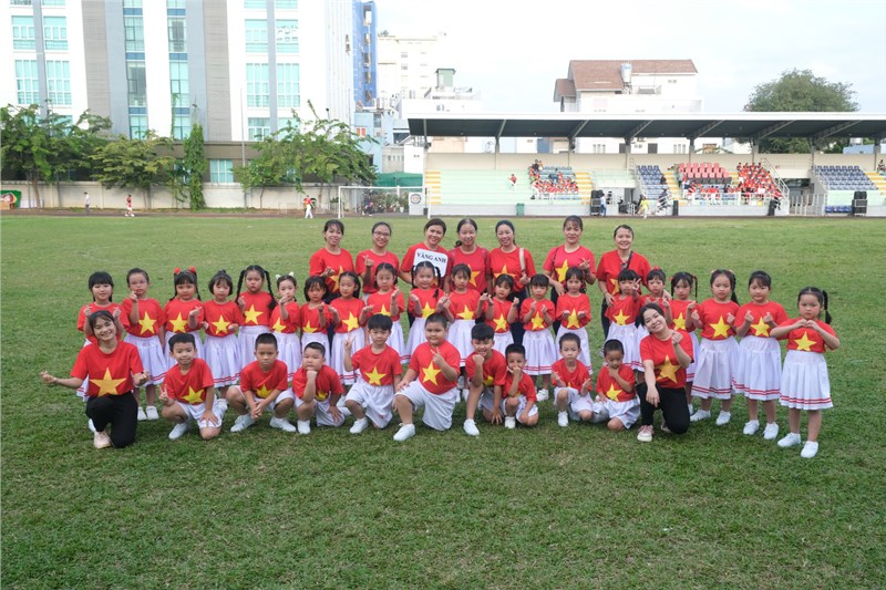 Hòa chung không khí hân hoan của những ngày tháng 4 lịch sử, các bé Trường Mầm non Vàng Anh tham gia đồng diễn trong hoạt động của Giáo dục Mầm non quận Gò Vấp hướng tới kỷ niệm 50 năm ngày Giải phóng miền Nam, thống nhất đất nước.