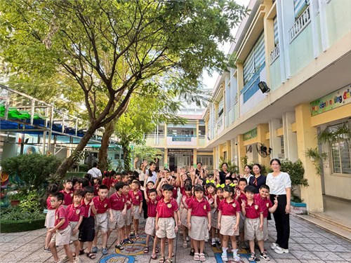 Sáng 16/5/2025, các bé khối lá Trường MN Vàng Anh đi tham quan Trường Tiểu học Lương Thế Vinh.