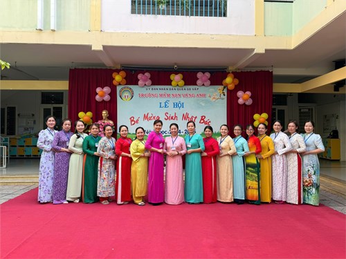 Tập thể CB-GV và các bé Trường MN Vàng Anh cùng dâng hoa và trồng cây nhớ Bác nhân kỷ niệm 135 năm ngày sinh Chủ tịch Hồ Chí Minh (19/5/1890 - 19/5/2025).