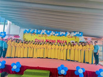 Trường Mầm non Vành Khuyên đã tổ chức lễ kỷ niệm 42 năm ngày Nhà giáo Việt Nam (20/11/ 1982- 20/11/2024) và trao tặng giấy khen cho các cá nhân có thành tích xuất sắc trong năm học 2023-2024