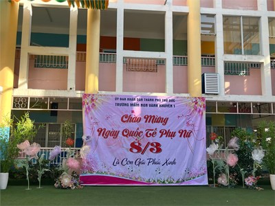 Chào mừng Ngày Quốc tế Phụ nữ 8-3 tại trường Mầm non Vành Khuyên 1