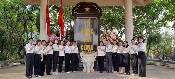 Dâng hương kỷ niệm 50 năm ngày Giải phóng miền Nam, thống nhất đất nước (30/4/1975-30/4/2025)