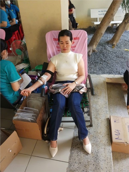 Trường Mầm non Vườn Hồng tham gia hiến máu