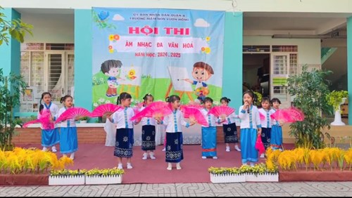 Âm nhạc đa văn hoá - lá 3 - xoè hoa (dân tộc thái)
