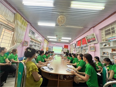 Trường mầm non Xuân Thới Đông triển khai thông tư 29