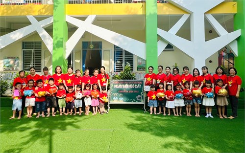 Ngày Hội khui heo đất năm học 2024 - 2025.