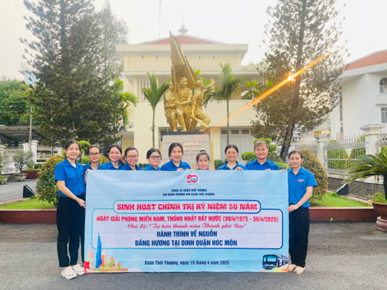 Sinh hoạt chính trị Kỷ niệm 50 năm Ngày Giải phóng Miền Nam thống nhất đất nước (30/4/1975 - 30/4/2025) chủ đề  Tự hào thanh niên thành phố Bác  - Hành trình về nguồn dâng hương tại Dinh quận Hóc Môn.