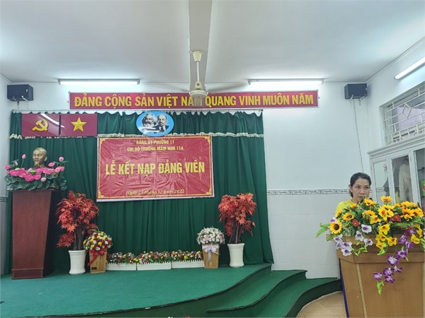 Lễ kết nạp Đảng viên mới (đồng chí Nguyễn Thị Hoan)