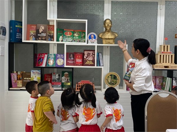 Giờ học của Lớp Mẫu giáo 3-4 tuổi tại Không gian văn hóa Hồ Chí Minh