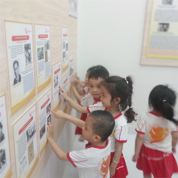 Giờ học của Lớp Mẫu giáo 5-6  tuổi tại Không gian văn hóa Hồ Chí Minh