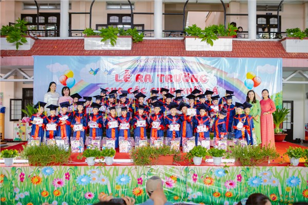 lễ ra trường khối lá năm học 2023 - 2024