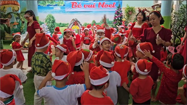 BÉ VUI NOEL NH 2023-2024