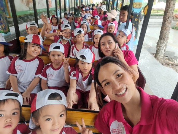 Trẻ đi tham quan Suối tiên năm học 2023-2024